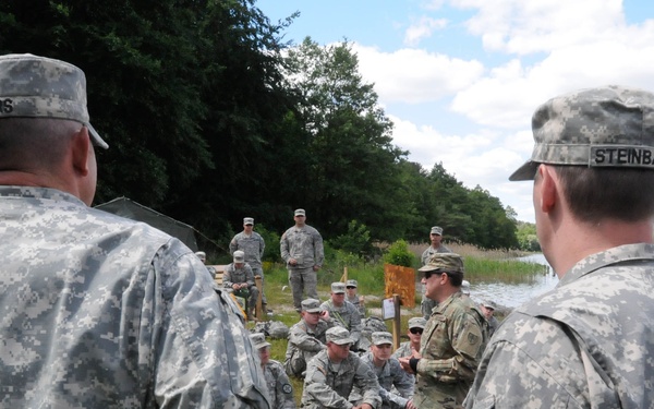 MG Palzer meets with 592nd OD Co