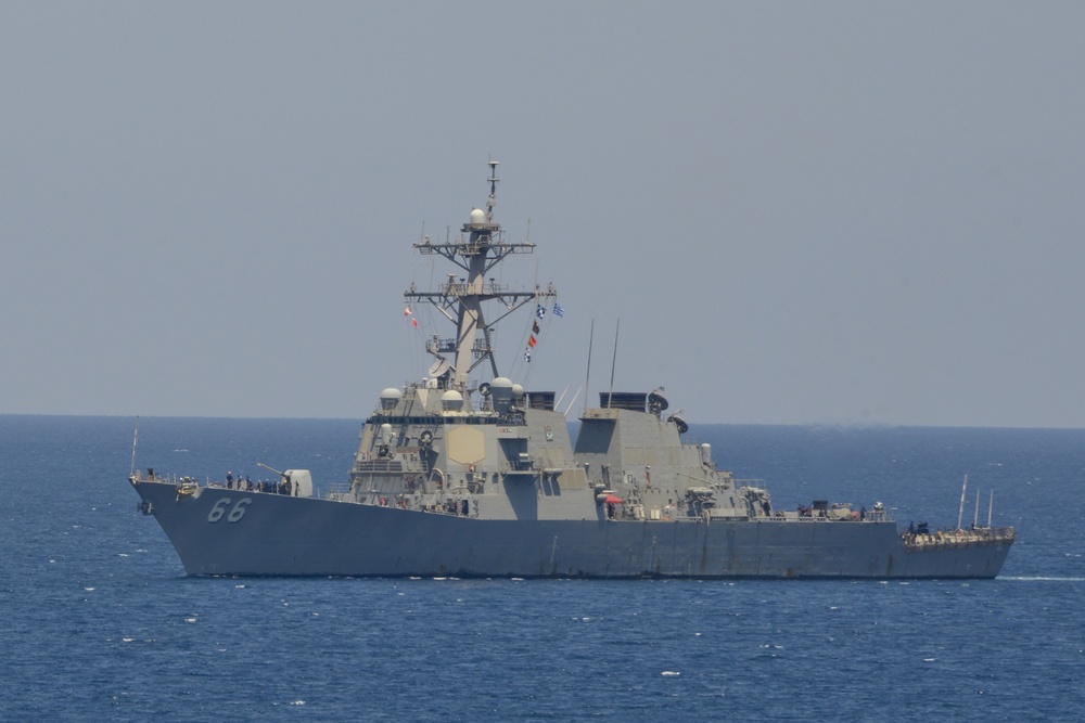 USS Gonzalez (DDG 66) arrives in Souda Bay