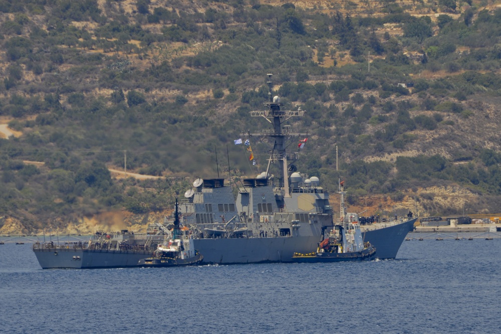 USS Gonzalez (DDG 66) arrives in Souda Bay