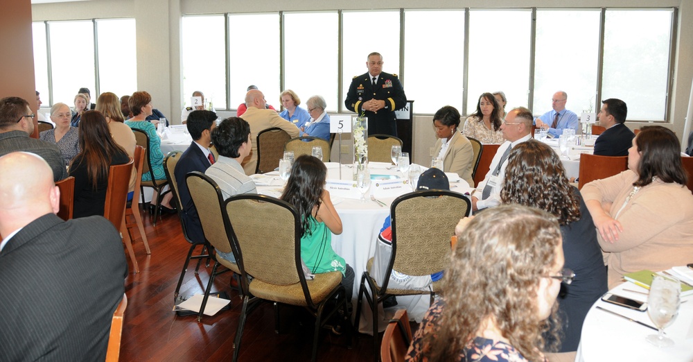 Army Reserve joins in Congressional Roundtable at Yellow Ribbon event