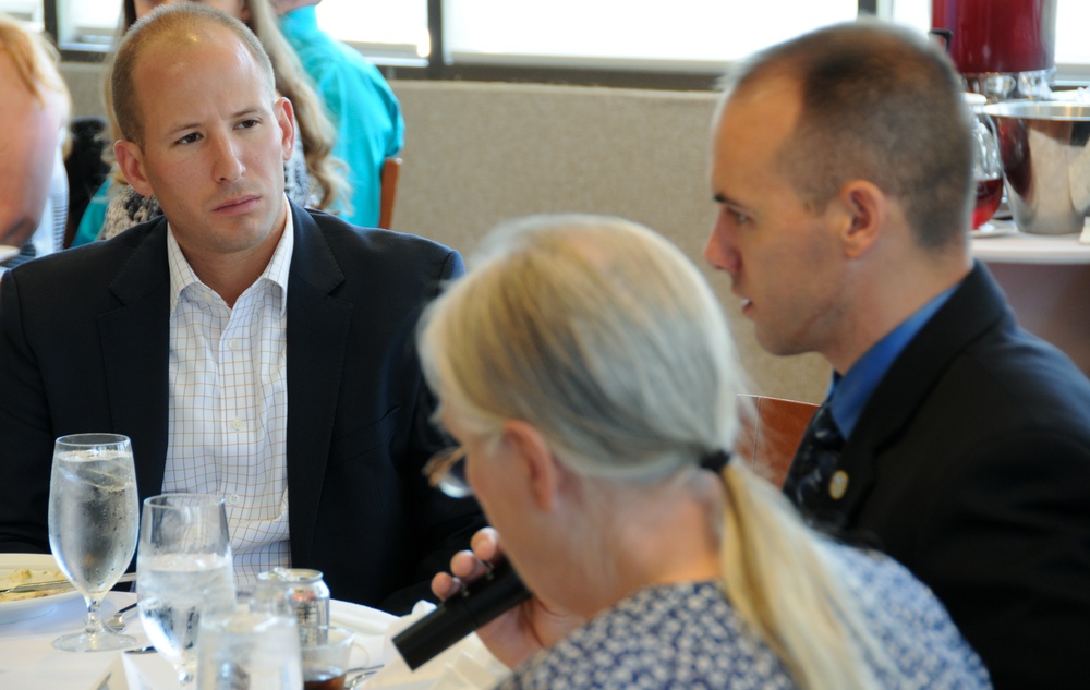 Army Reserve joins in Congressional Roundtable at Yellow Ribbon event