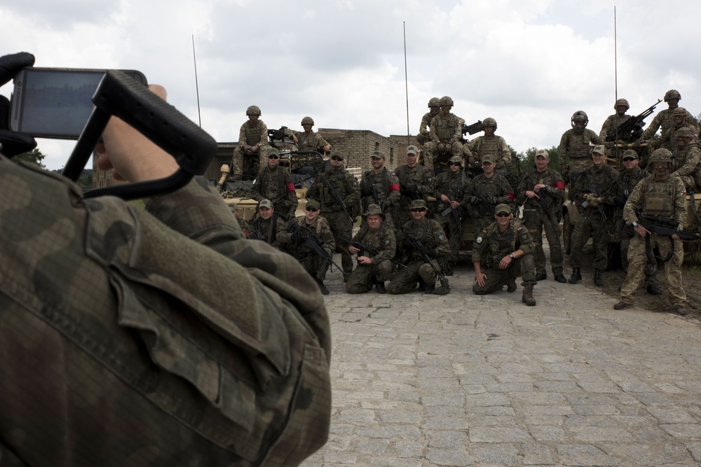 Multinational Soldiers conduct MOUT training at Anakonda 2016