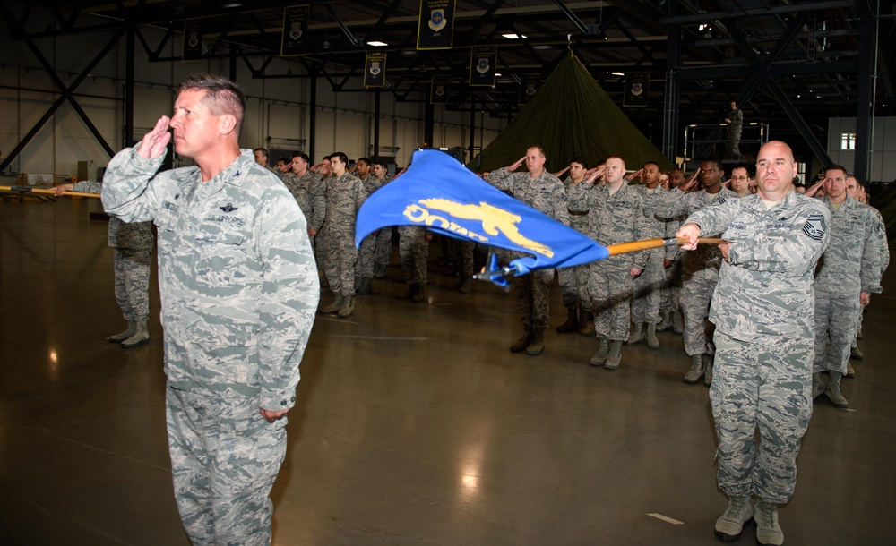 Airmen welcome new 521st AMOW commander