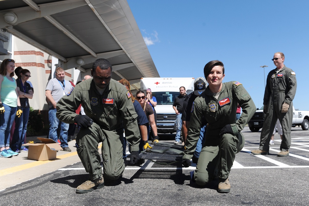 375th Aeromedical Evacuation Squadron trains Department of Veteran Affairs personnel