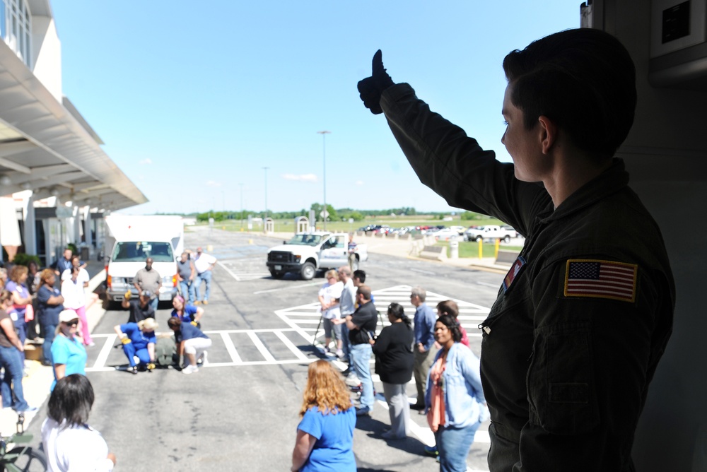 375th Aeromedical Evacuation Squadron trains Department of Veteran Affairs personnel