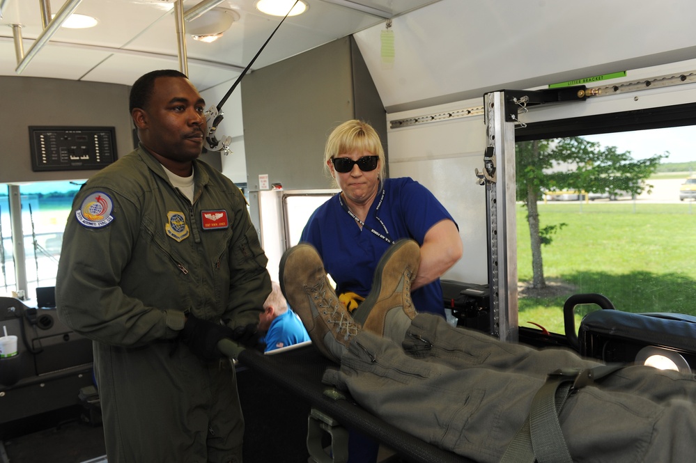 375th Aeromedical Evacuation Squadron trains Department of Veteran Affairs personnel