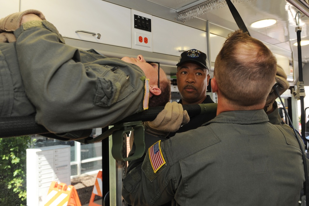 375th Aeromedical Evacuation Squadron trains Department of Veteran Affairs personnel