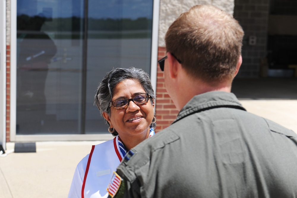 375th Aeromedical Evacuation Squadron trains Department of Veteran Affairs personnel