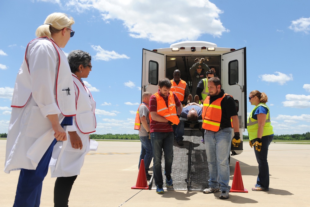 375th Aeromedical Evacuation Squadron trains Department of Veteran Affairs personnel