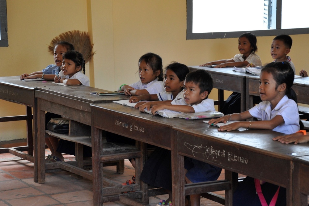 Pacific Angel Engineers go to class in Cambodia