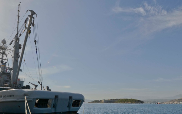 Military Sealift Command rescue and salvage ship USNS Grapple (T-ARS-53) arrives in Souda Bay, Greece