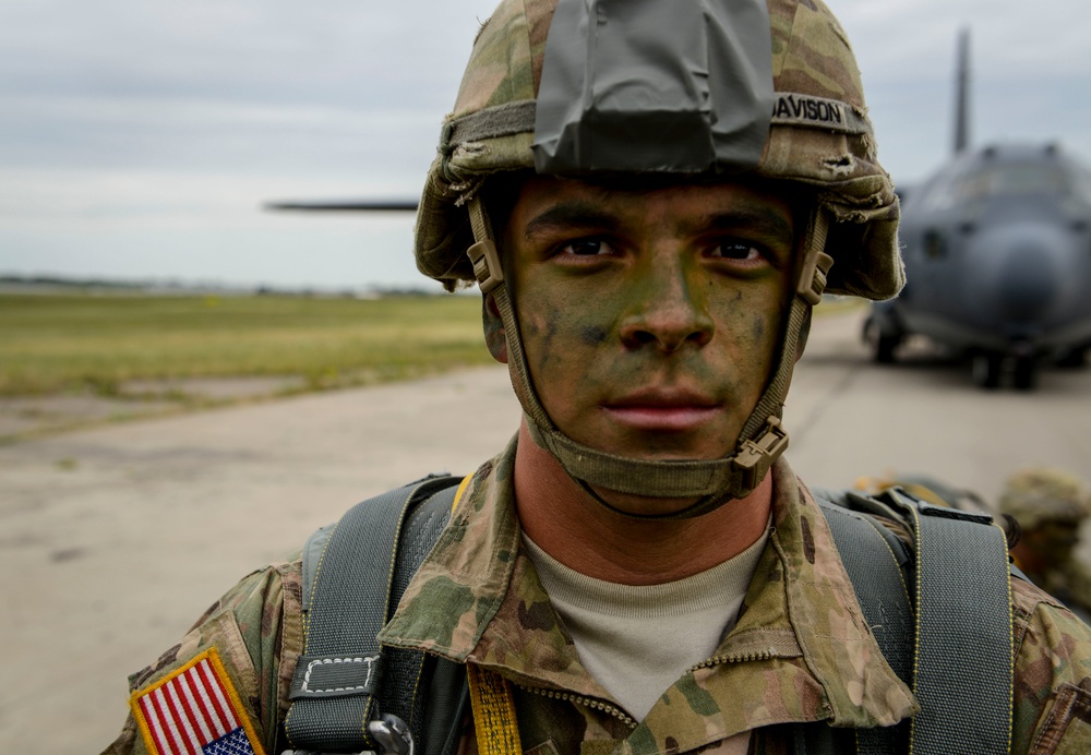U.S. Airmen and Soldiers train during Saber Strike 16