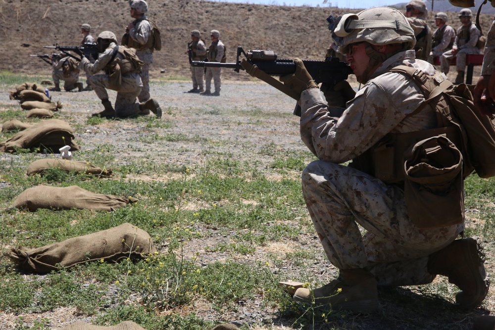 Unknown distances, definite aim: 11th Marines execute Table 3 rifle qualification