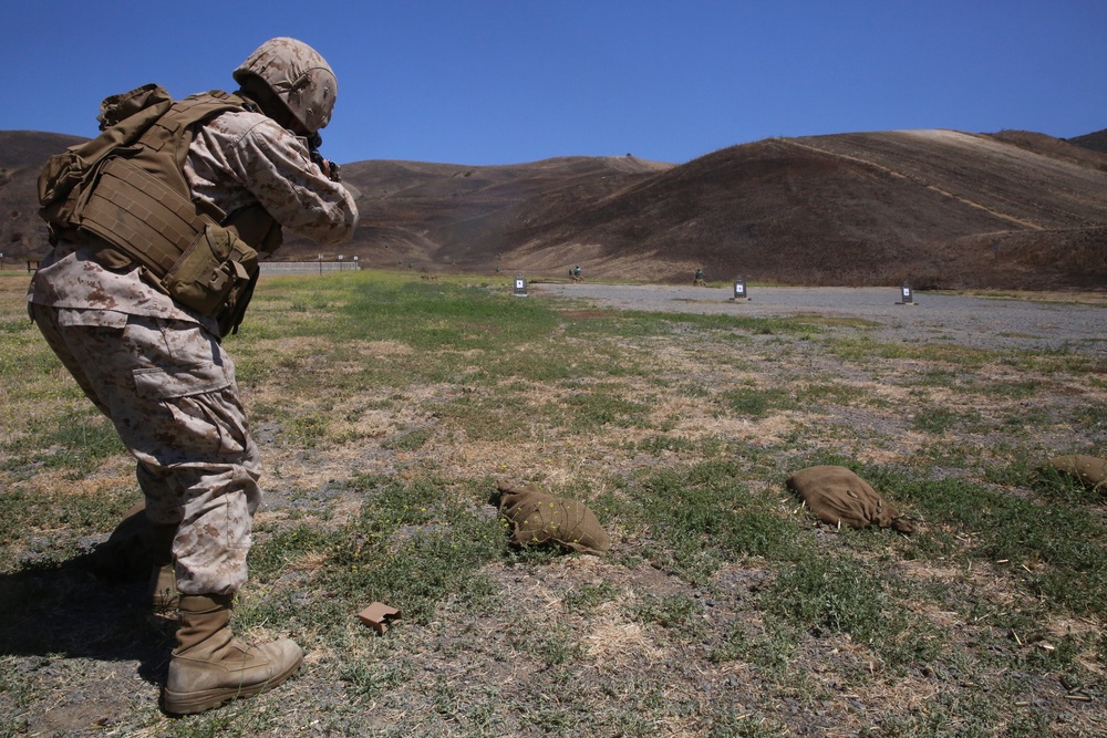 Unknown distances, definite aim: 11th Marines execute Table 3 rifle qualification