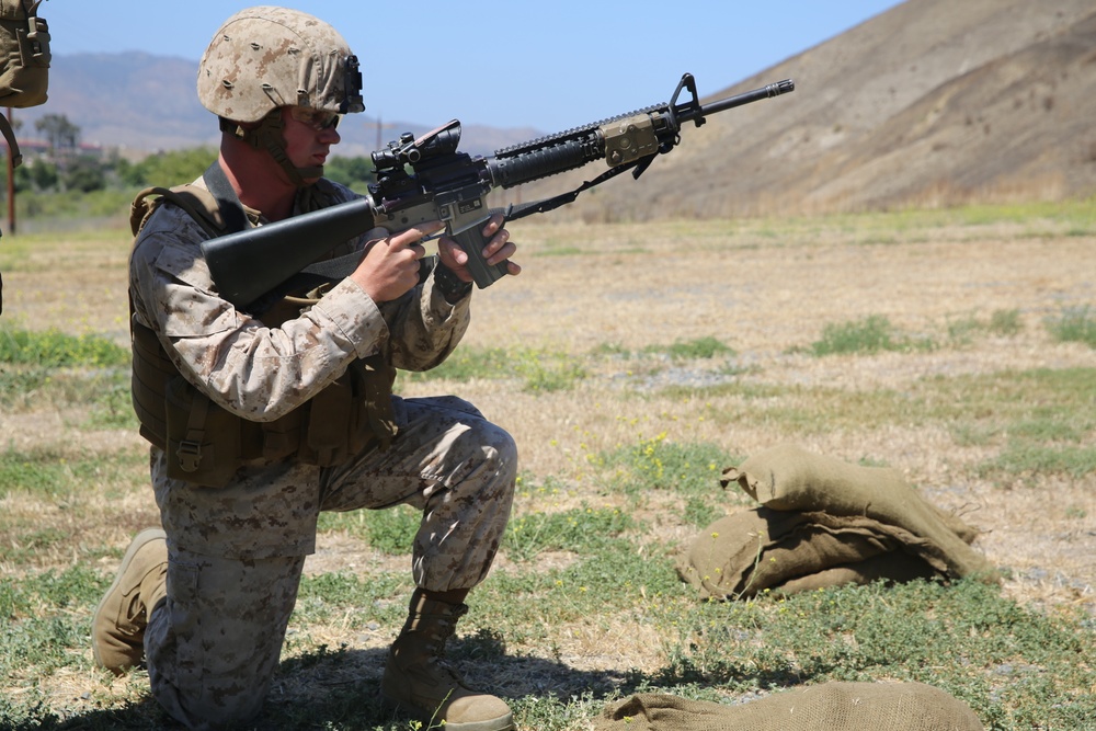 Unknown distances, definite aim: 11th Marines execute Table 3 rifle qualification