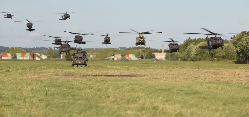 US, Polish Forces execute battalion air assault during Anakonda 16