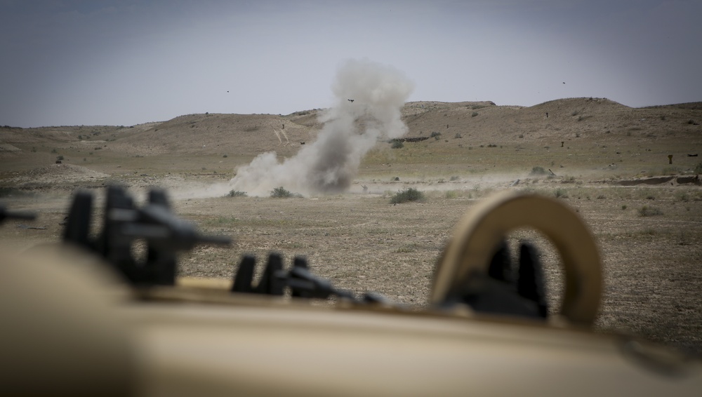 Marines train Iraqis, implement IED countermeasures