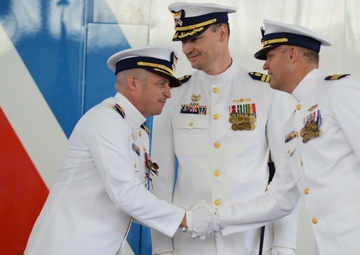 Cmdr. David J. Reinhard and Cmdr. Keith M. Donohue shake hands during a change of command ceremony