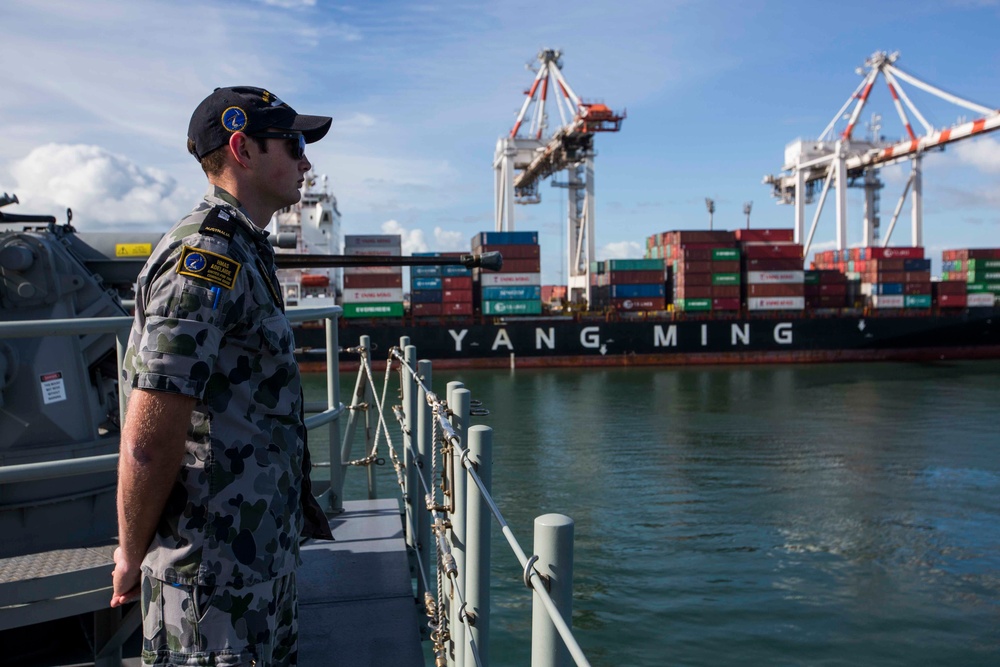 U.S. and Australian forces underway HMAS Adelaide