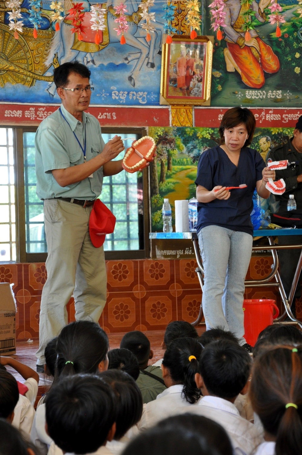 Schoolchildren take field trip to visit Pacific Angel dentists