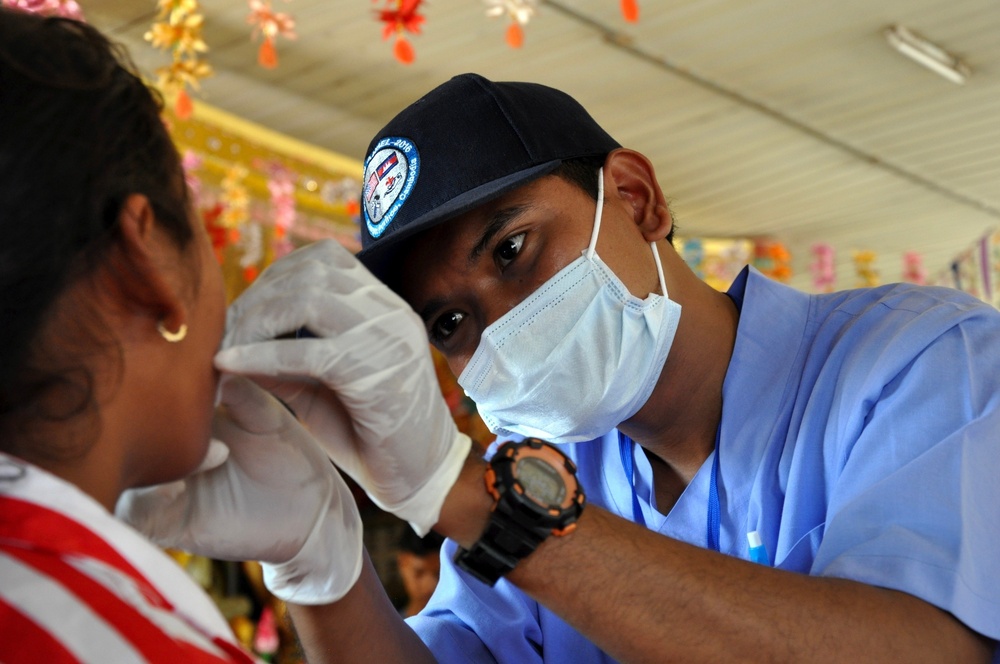 Schoolchildren take field trip to visit Pacific Angel dentists