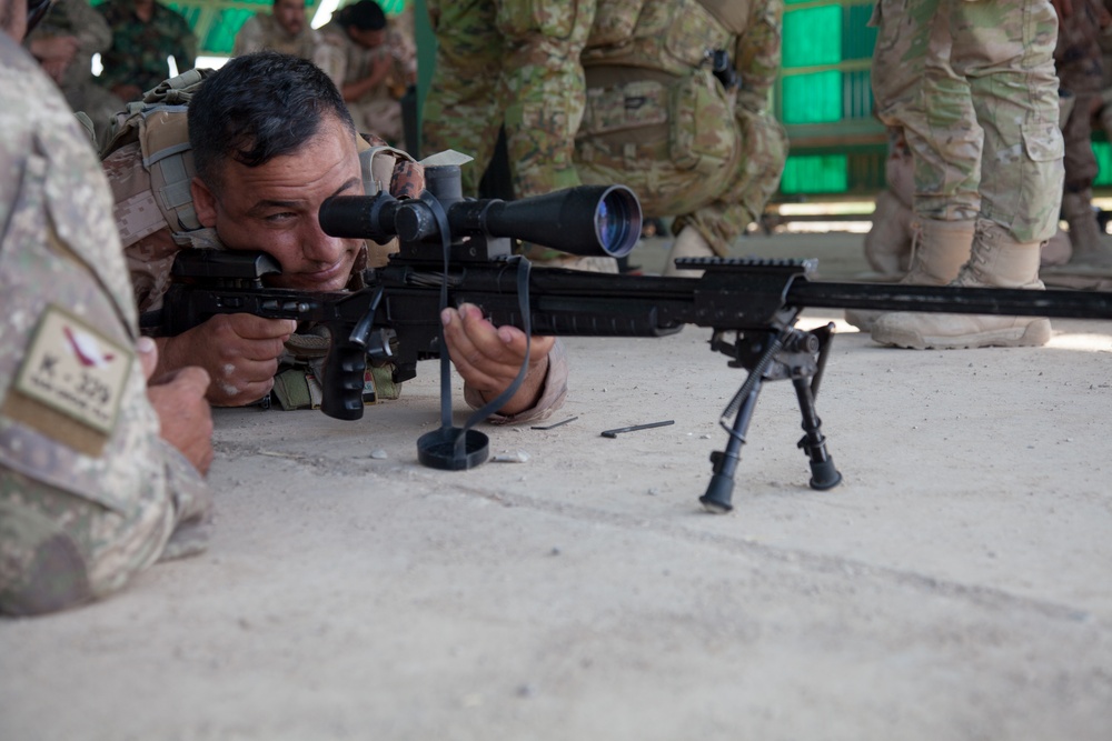 Iraqi soldiers conduct sniper rifle training