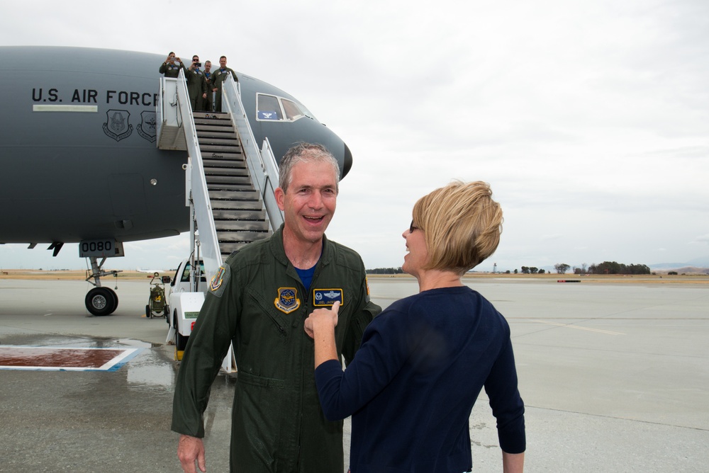 60 AMW/CC Col. Joel Jackson Fini Flight