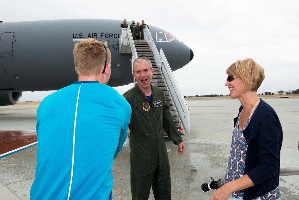 60 AMW/CC Col. Joel Jackson Fini Flight