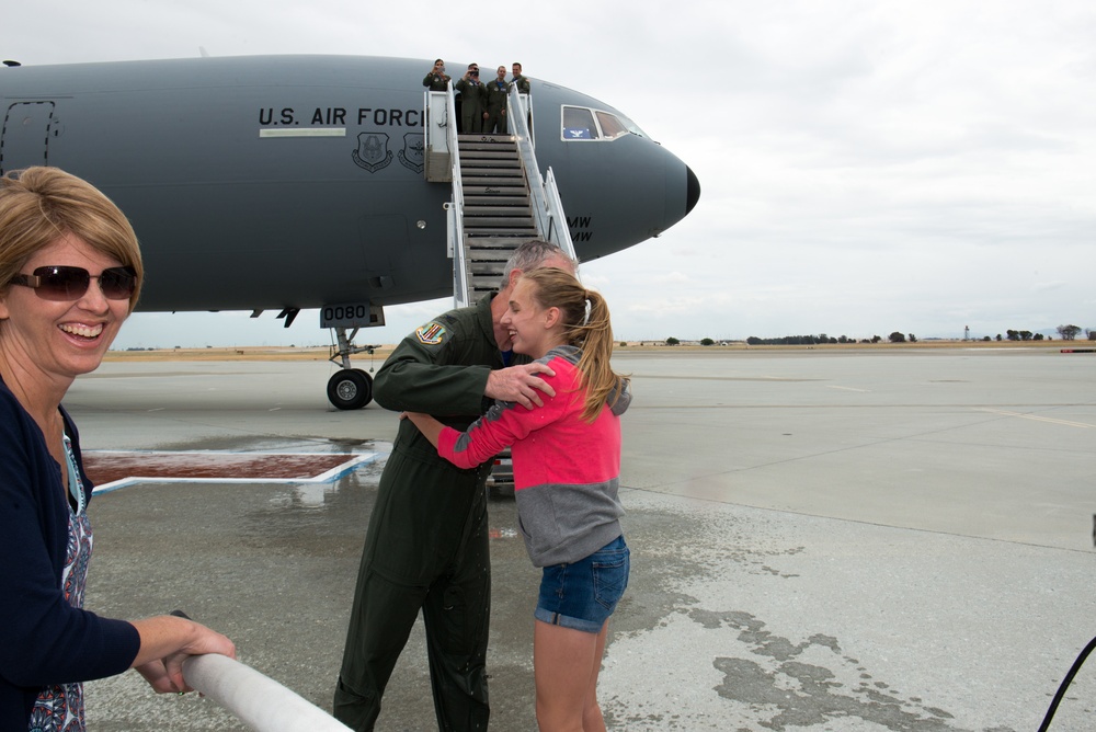 60 AMW/CC Col. Joel Jackson Fini Flight