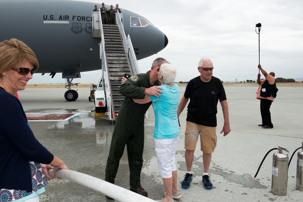 60 AMW/CC Col. Joel Jackson Fini Flight