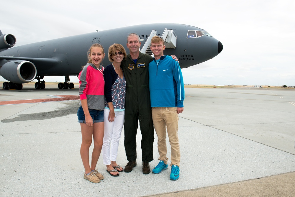 60 AMW/CC Col. Joel Jackson Fini Flight