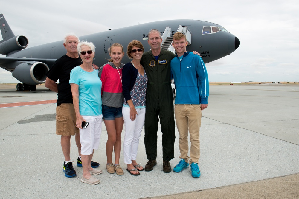 60 AMW/CC Col. Joel Jackson Fini Flight