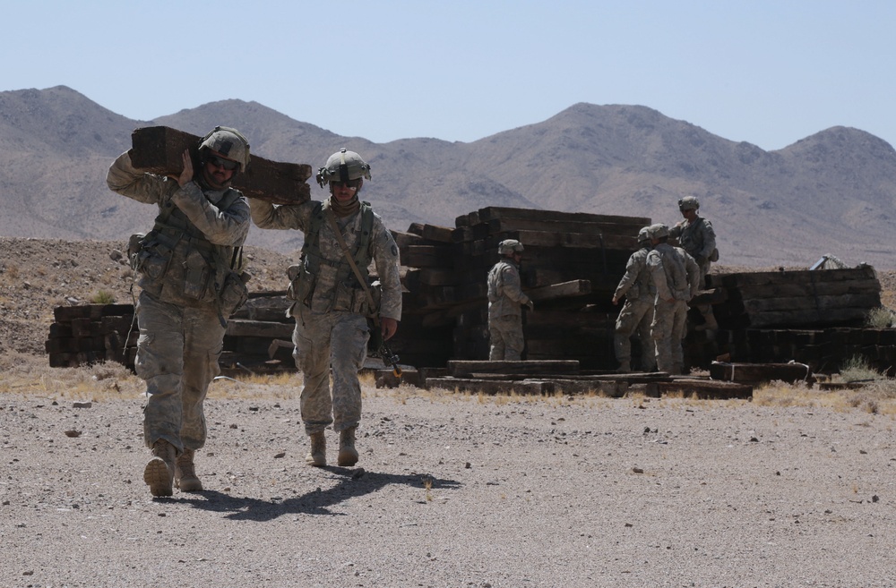 U.S. Army Soldiers Prepare Defenses