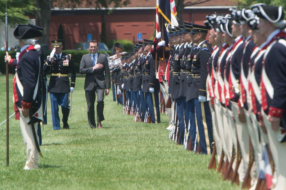 SD attends Sec Army Arrival Ceremony