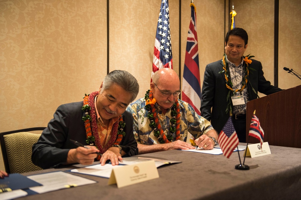 Navy, Hawaii Sign Memorandum of Understanding