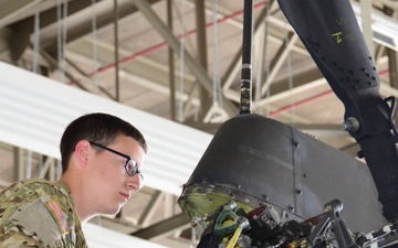 Charlie Company, 1st Battalion, 3rd Aviation Regiment (Attack Reconnaissance) Apache helicopter maintenances