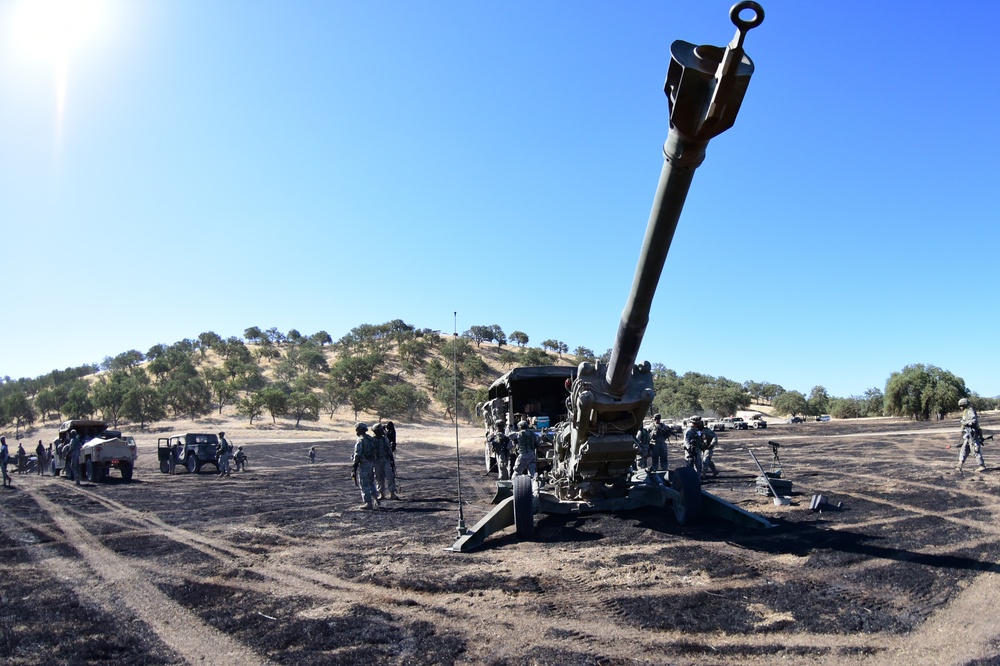 Hawaii Army National Guard Field Artillery Battalion conduct convoy operations during XCTC 2016