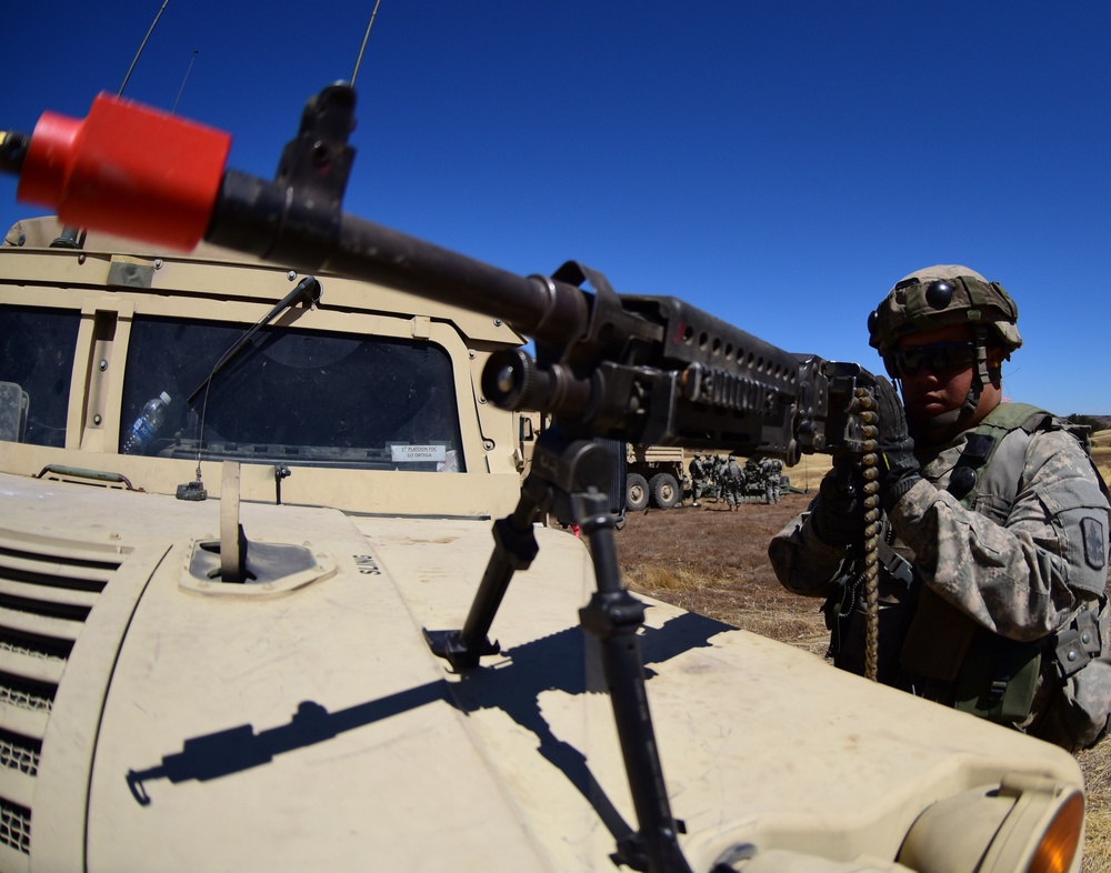 Hawaii Army National Guard Field Artillery Battalion conduct convoy operations during XCTC 2016