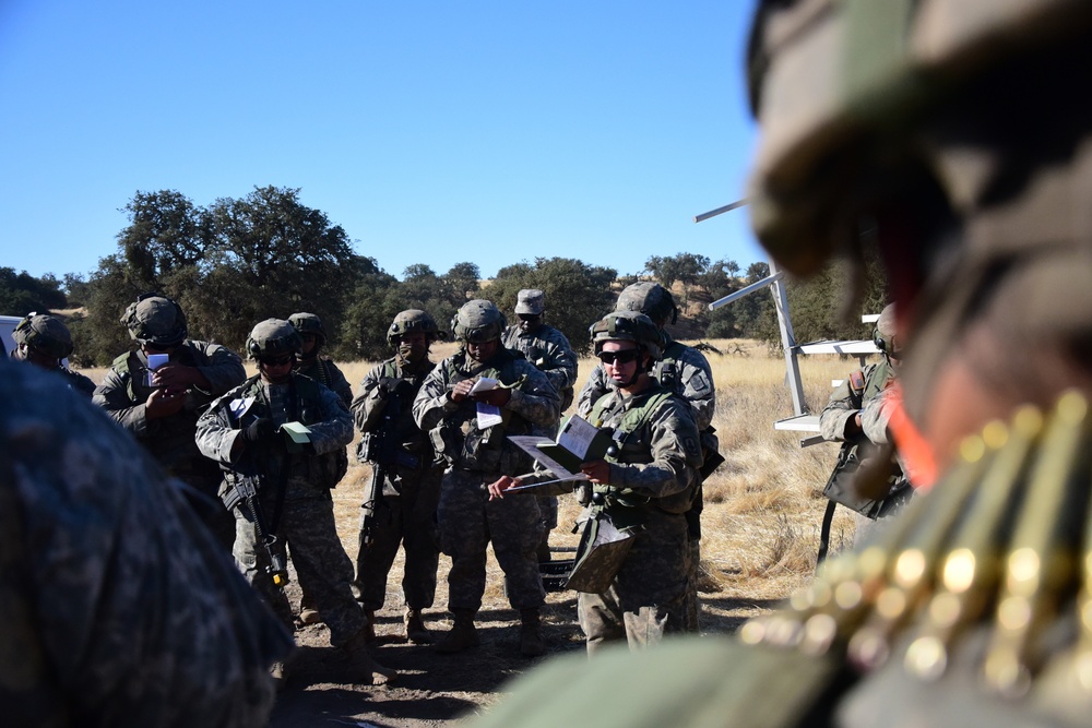 Hawaii Army National Guard Field Artillery Battalion conduct convoy operations during XCTC 2016