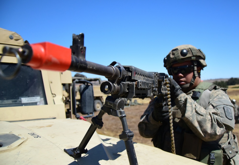 Hawaii Army National Guard Field Artillery Battalion conduct convoy operations during XCTC 2016