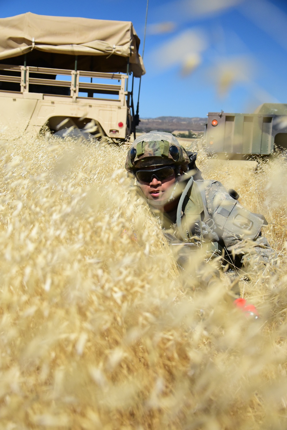 Hawaii Army National Guard Field Artillery Battalion conduct convoy operations during XCTC 2016