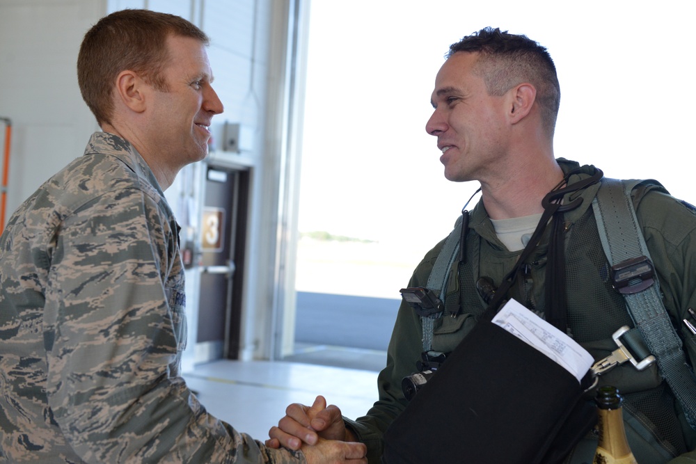 F-22 Raptor pilot reaches 1000 flying hours