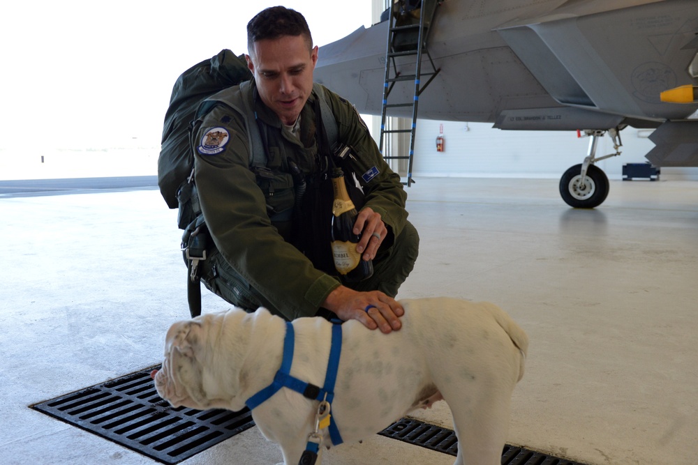 F-22 Raptor pilot reaches 1000 flying hours