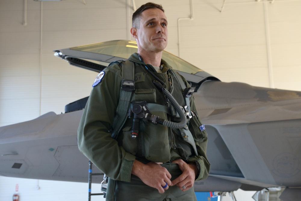 F-22 Raptor pilot reaches 1000 flying hours