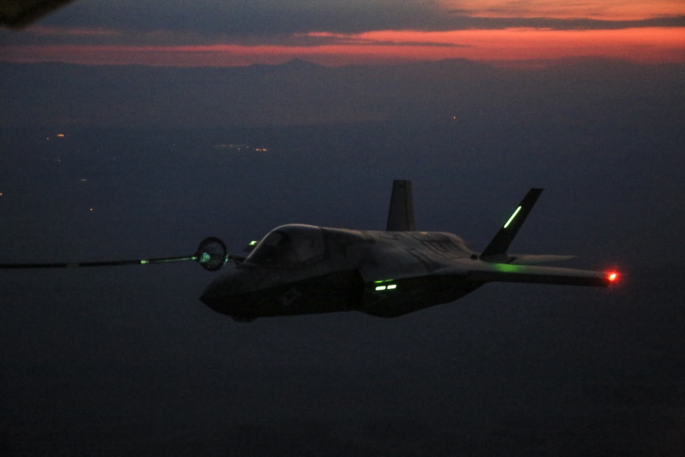 F35 Lighting II Aerial Refuel