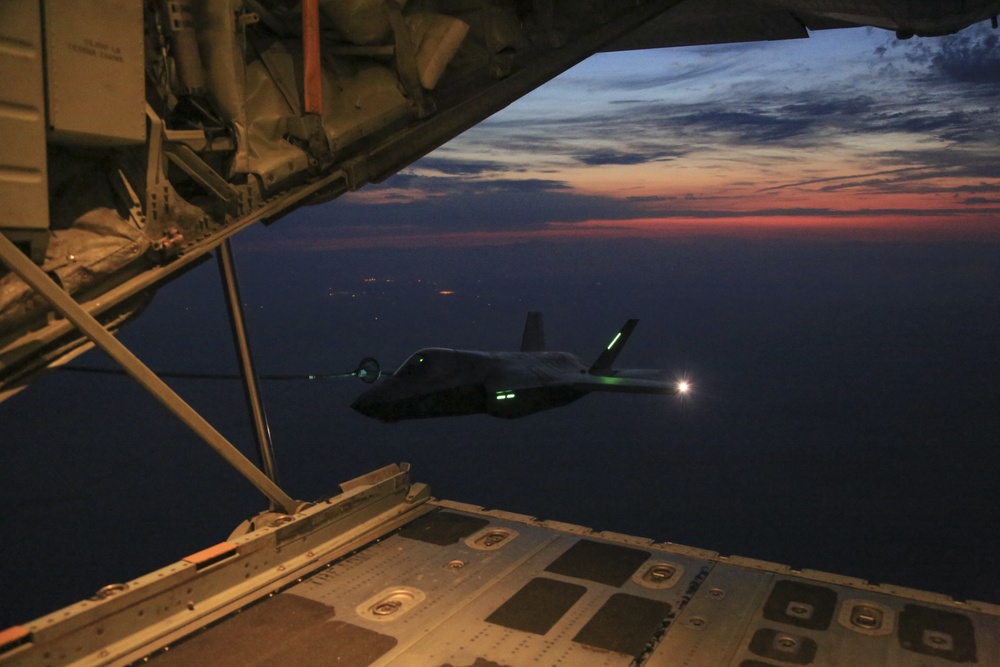 F35 Lighting II Aerial Refuel