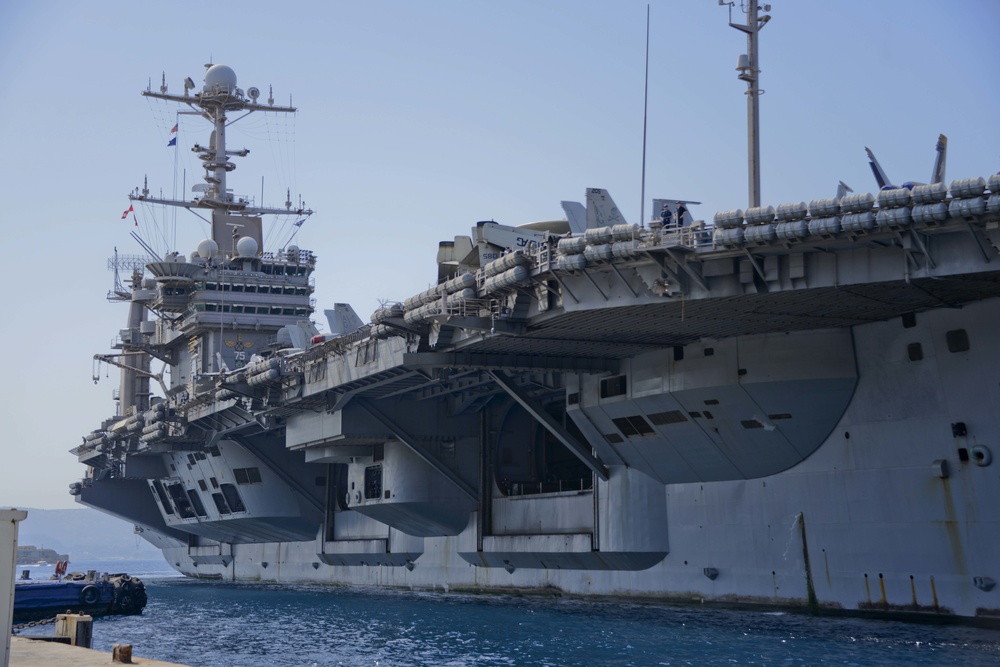 Aircraft carrier USS Harry S. Truman (CVN 75) arrives in Souda Bay, Greece