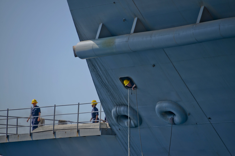 Aircraft carrier USS Harry S. Truman (CVN 75) arrives in Souda Bay, Greece