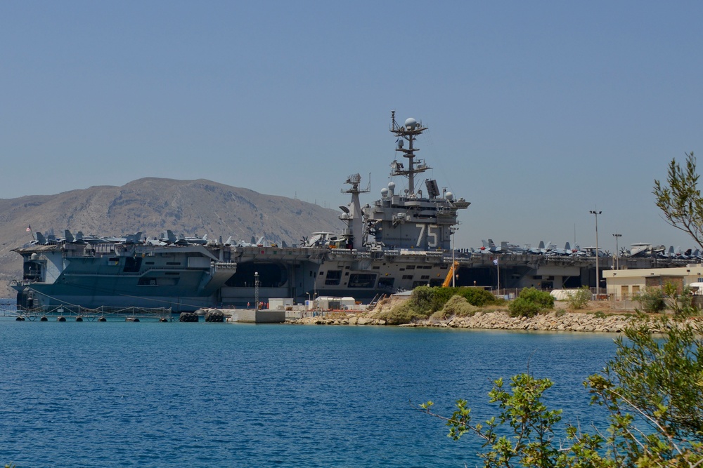 Aircraft carrier USS Harry S. Truman (CVN 75) arrives in Souda Bay, Greece