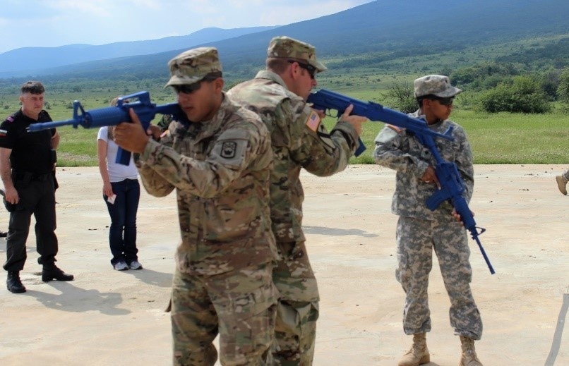 Bulgarian Military Police Cross-Train with the Tennessee Army National Guard during Operation Resolute Castle 16